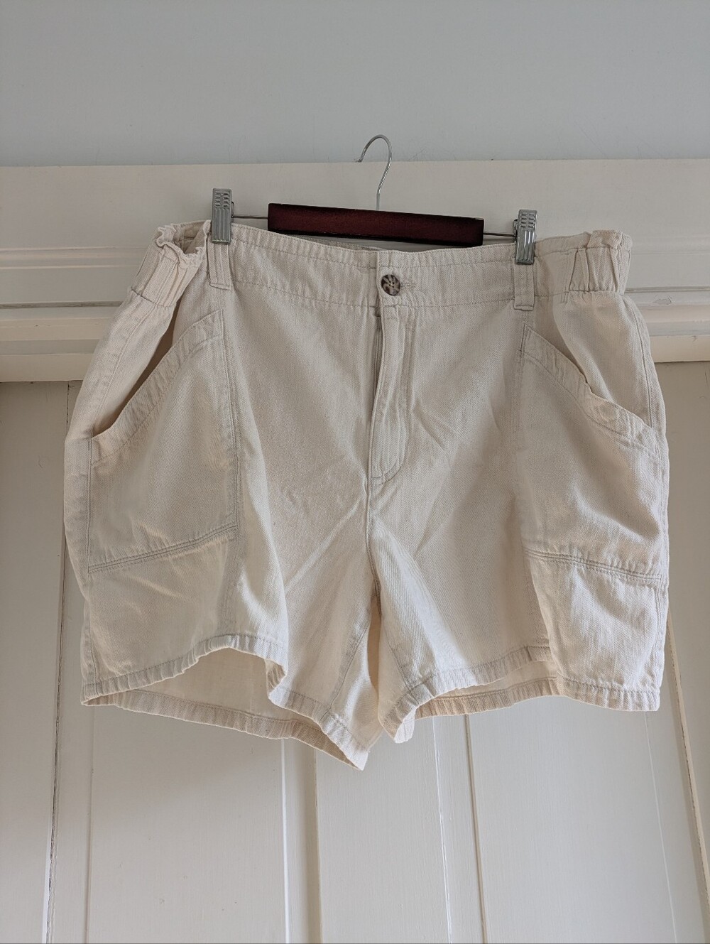 Old Navy Ivory Shorts- Xl